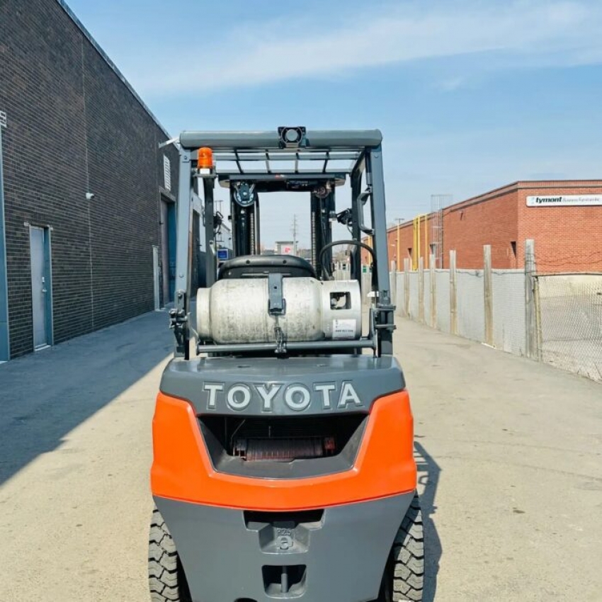 2022 Toyota 5000lbs Cap. Outdoor Propane 3 Stage W Side-Shift Forklift (10241) - 123Forklift