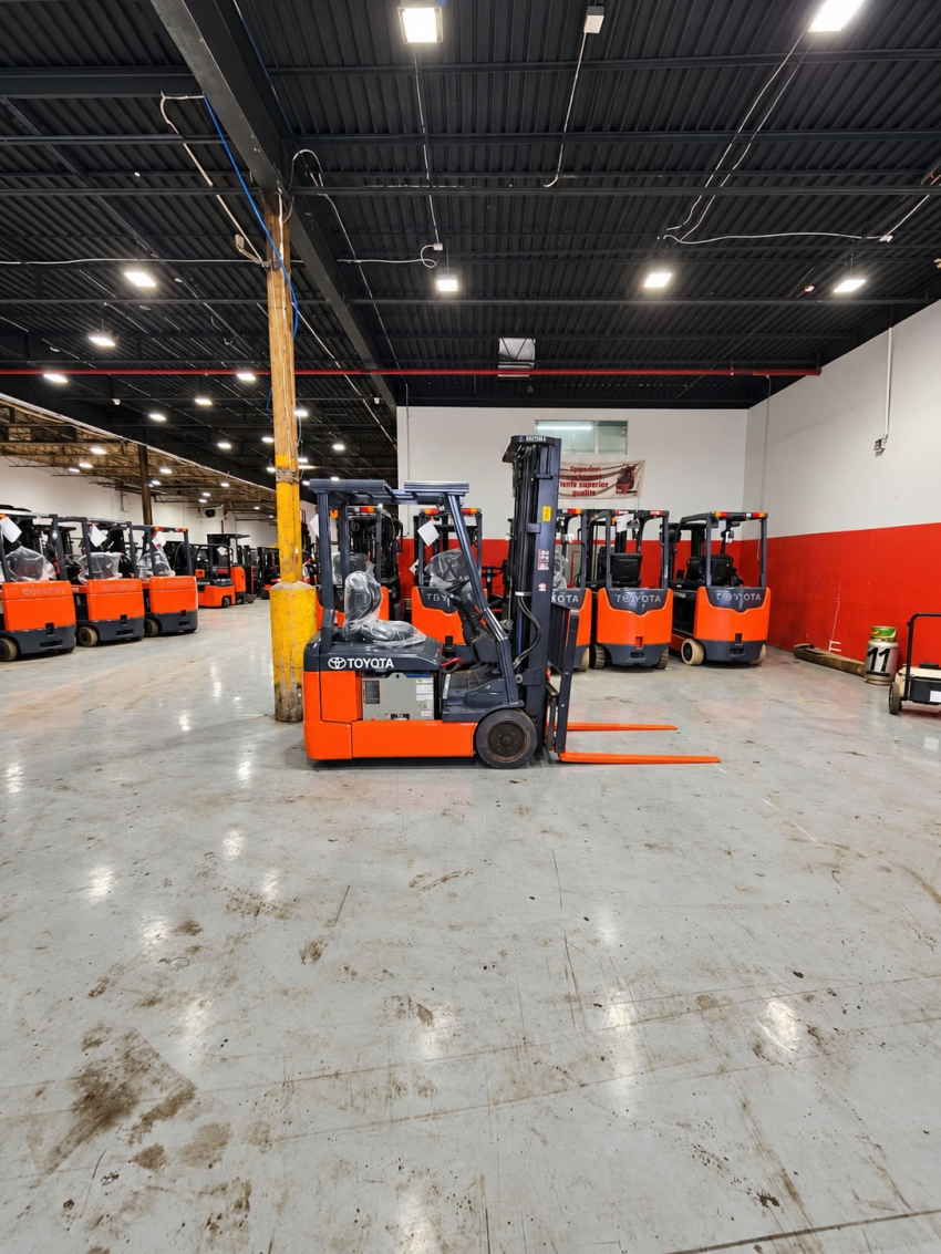 2017 Toyota Electric with 3,500lb Cap. 3-stage Mast with Side-shifter - 123Forklift