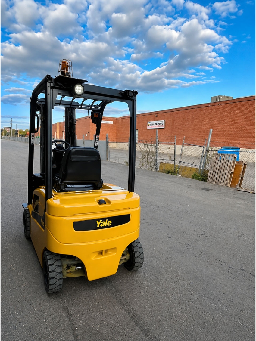 2015 YALE 4000lbs Cap. Indoor/Outdoor Electric Forklift w 3 Stage Side-shift - 123Forklift