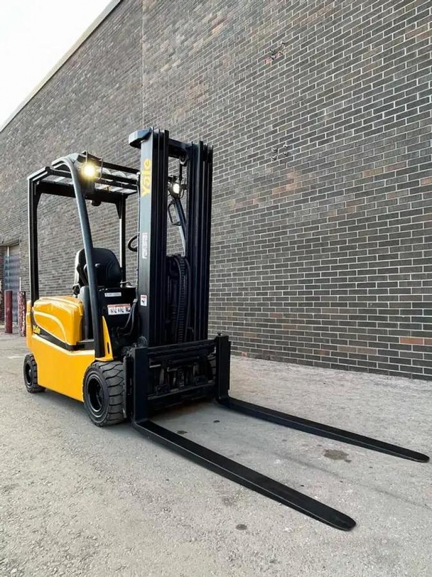 2012 YALE 4000lbs Cap. Indoor/Outdoor Electric Forklift W 3 Stage Side-Shift - 123Forklift