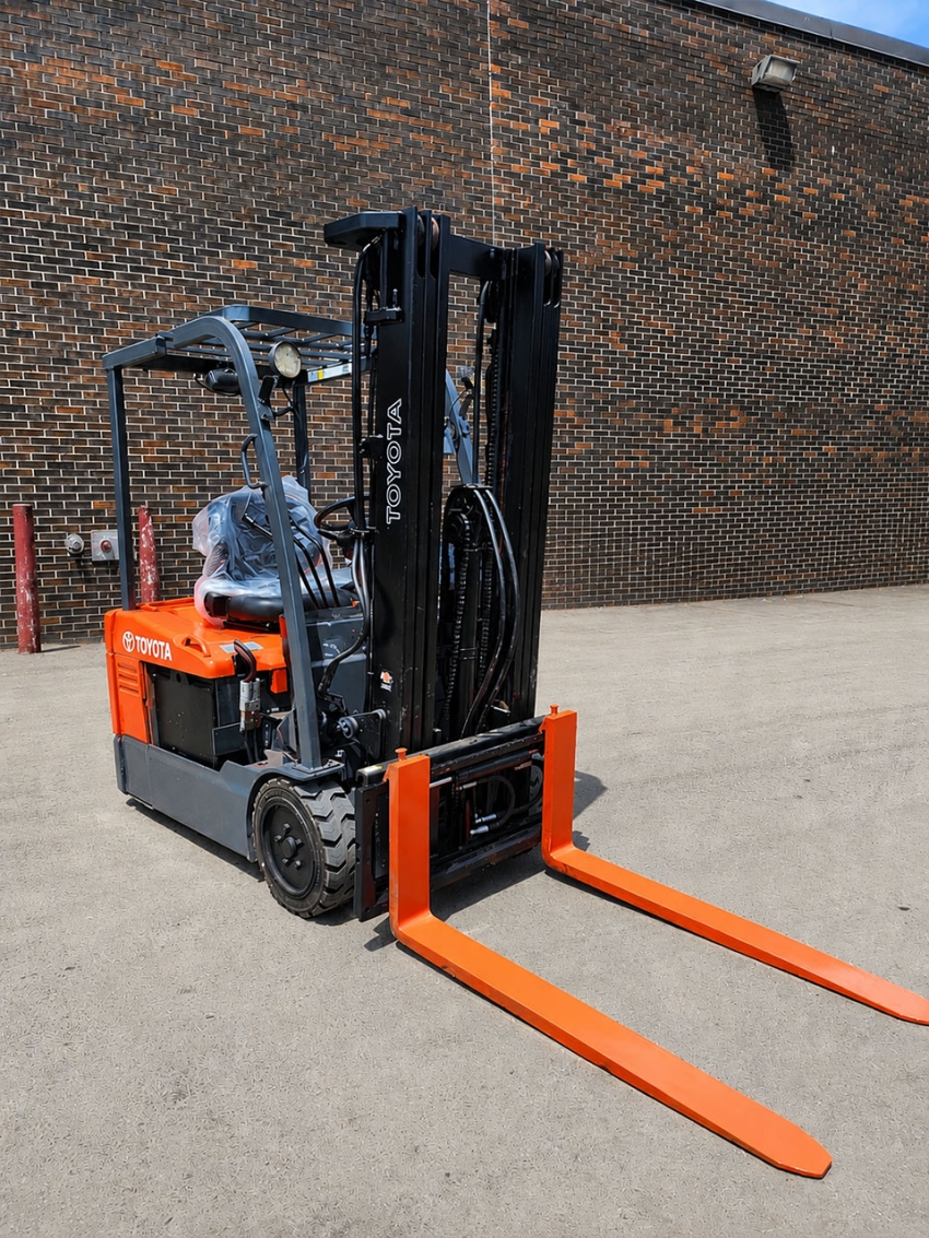Toyota Electric 3-Wheeler Forklift ...