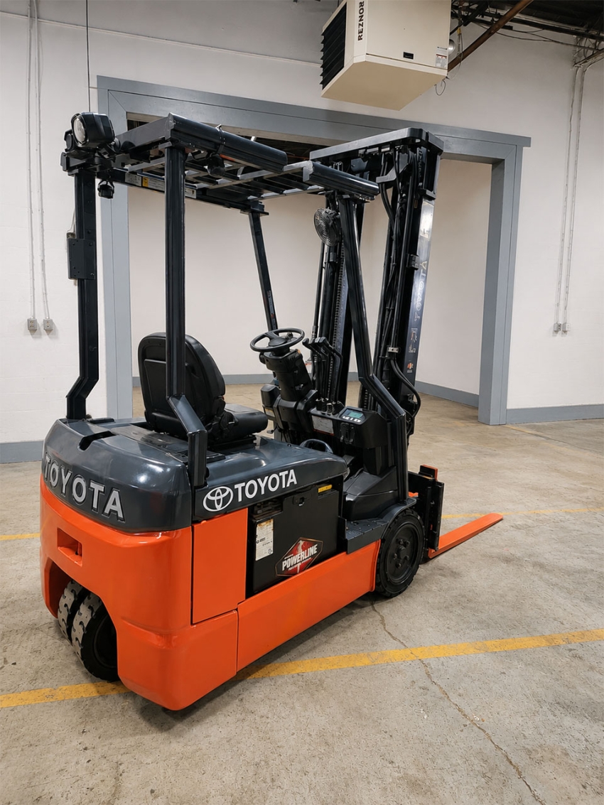 Toyota Electric 3-Wheeler Forklift with 3,000lbs. Cap., with Side-shift and Fork Positioner - 123Forklift
