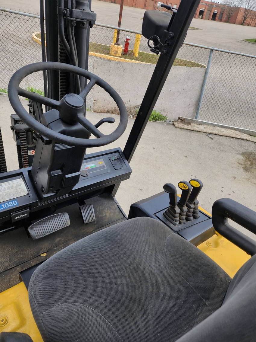 Yale ERC050 Electric Forklift, 4500lbs Cap., Outdoor/Indoor Forklift, Certified 3 Stage w Side-shift - 123Forklift