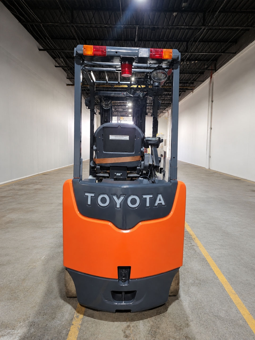 Toyota Electric 4-Wheeler Forklift with 6,000lbs. Cap., 3-stage Mast w/ Side-shift - 123Forklift