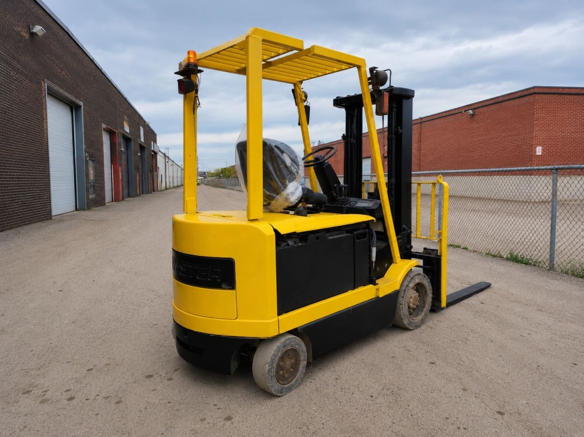 Hyster Electric Forklift with 6,500lbs Cap with Side-shift and Charger Included  - 123Forklift