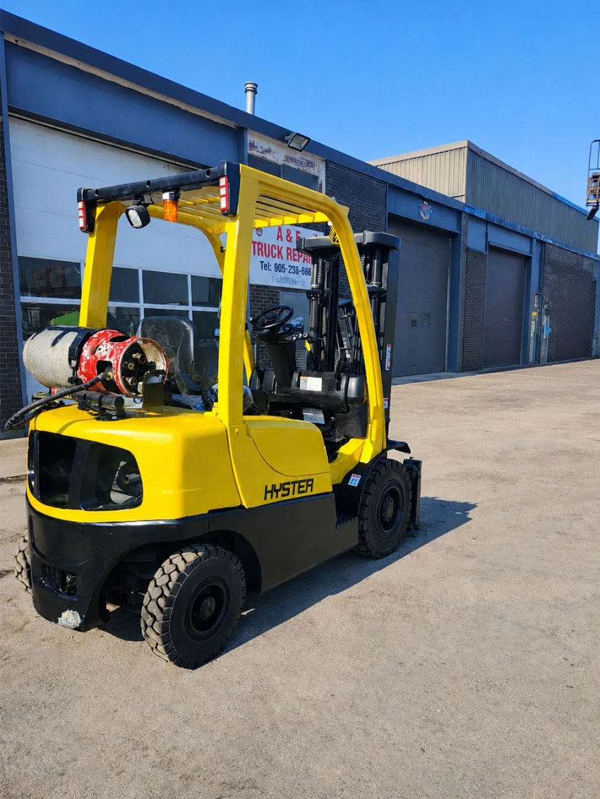 Hyster LPG Forklift with 4,000lbs Capacity – 3-stage Mast with Side-shift - 123Forklift