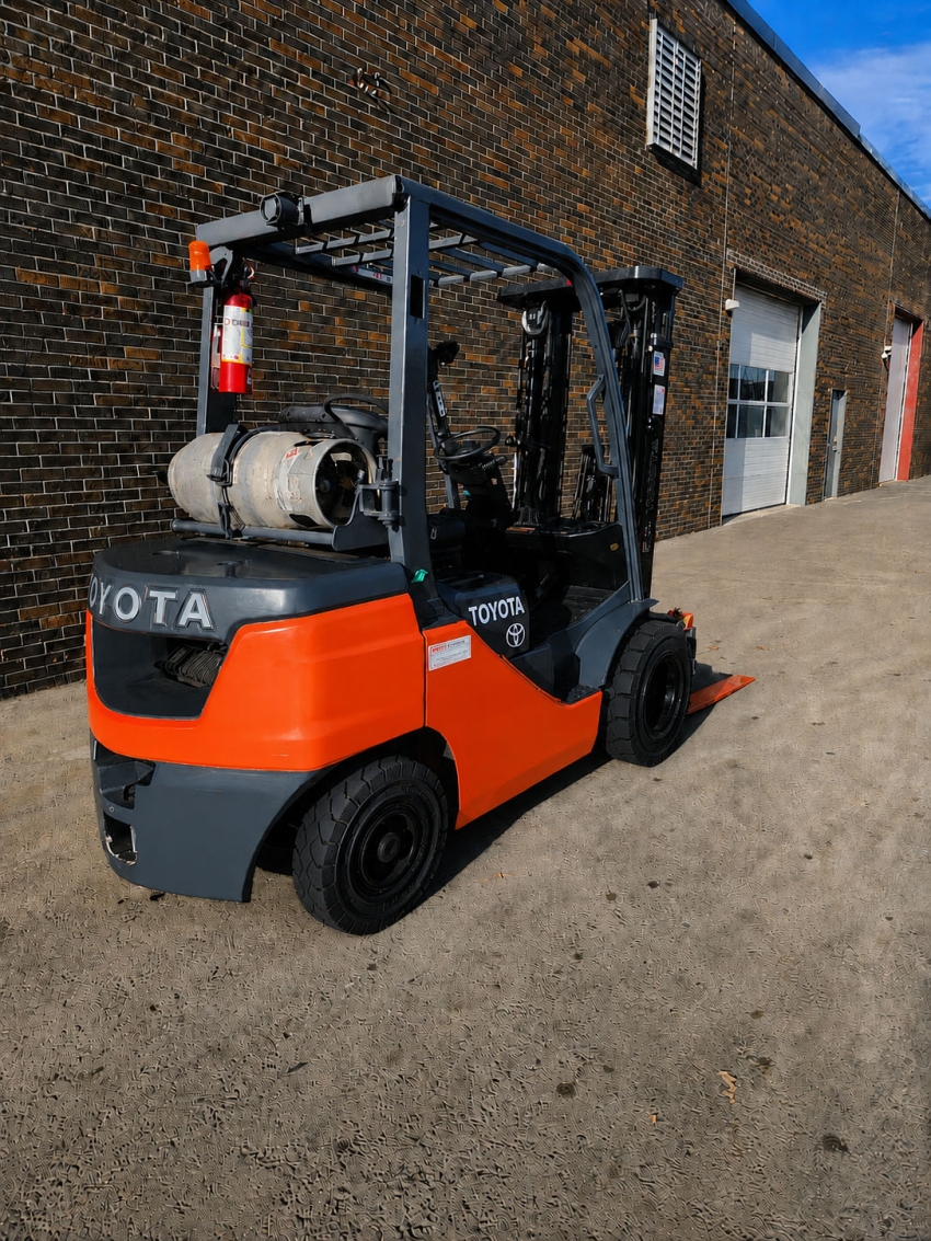 2022 Toyota 5000lbs Cap, Outdoor Propane 3 Stage w Side-shift Forklift (10239) - 123Forklift