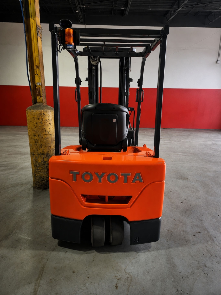 Toyota 3-Wheeler Electric Forklift with 3,000lbs. Capacity, 3-stage Mast w/ Side-shift - 123Forklift
