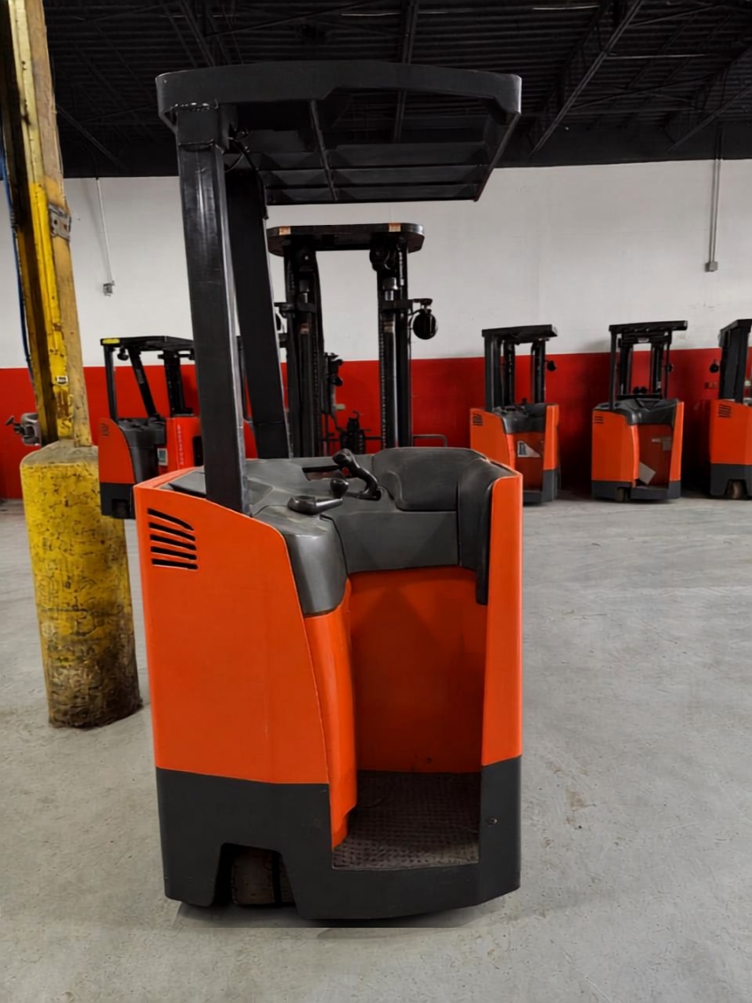 Toyota Electric Dockstocker Forklift with 3,000 lb Capacity  - 123Forklift