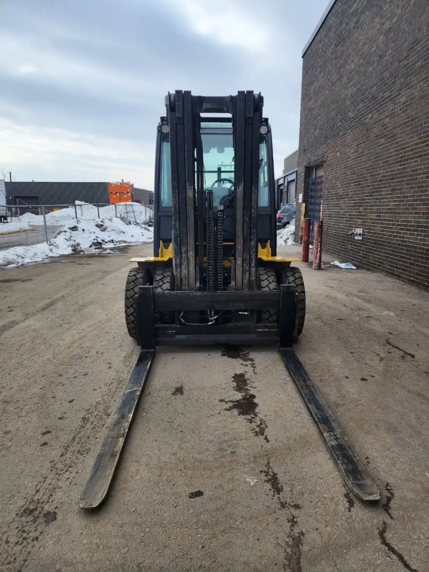 Yale LPG Outdoor Forklift with Heated Cab 8,000lbs Cap  3-stage with Side-shift  - 123Forklift