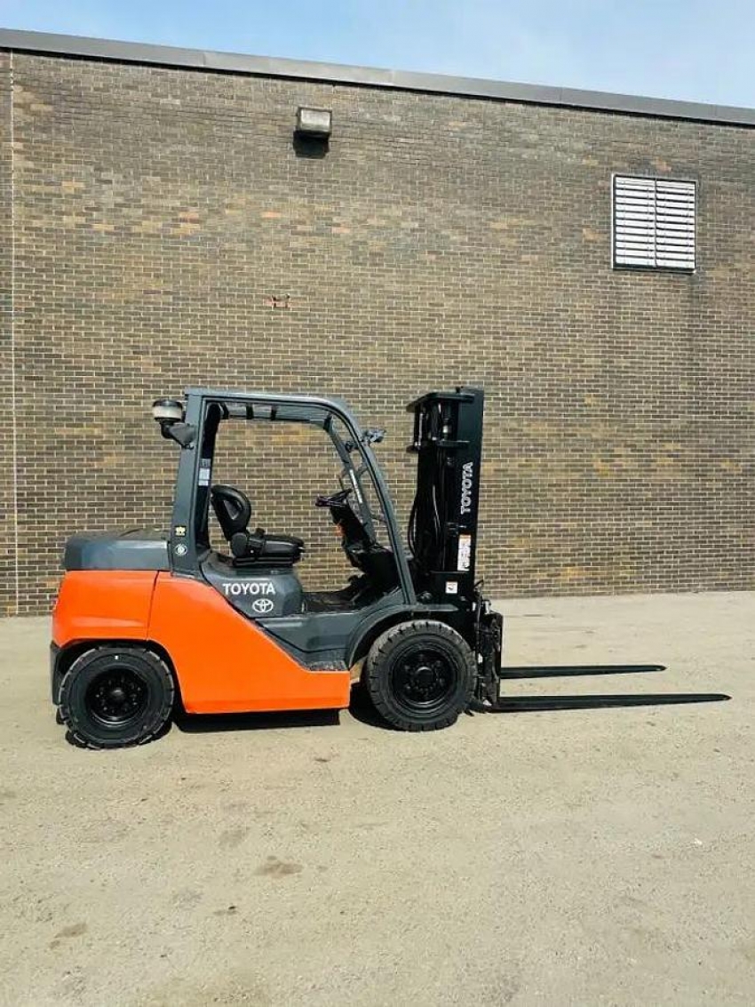2018 Toyota Diesel Outdoor Forklift 8000lbs Cap. W Side-Shift - 123Forklift