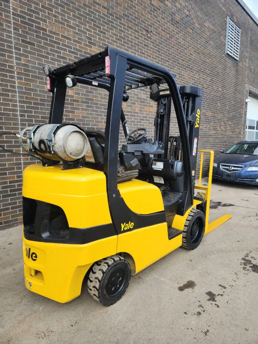Yale LPG Forklift with 6,000lbs Cap., 3-stage Equipped with Side Shift - 123Forklift