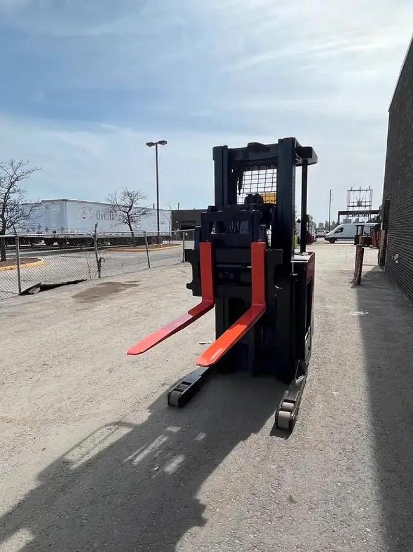 2014 Toyota Reach Forklift 4500lb cap Certified Charger Included LOW HOURS - 123Forklift