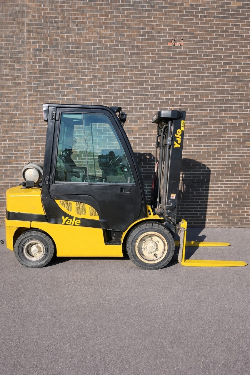 Yale LPG Outdoor Forklift with Heated Cab 6,000lbs Cap 3-stage with Side-shift - 123Forklift