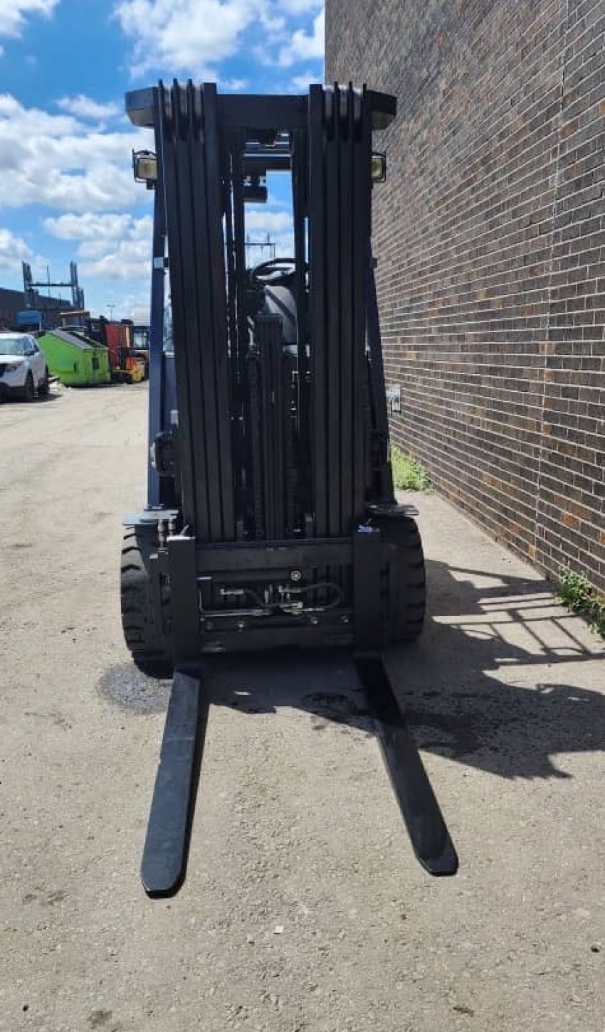 2015 Toyota Electric Forklift, 6500lbs Cap., 3-stage w Side-shift - 123Forklift