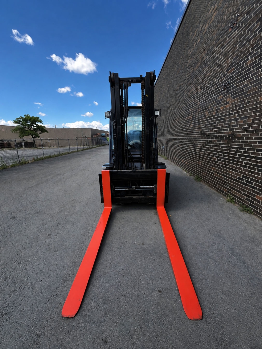 2018 Toyota 11000lbs Cap. Propane Outdoor Forklift 2 stage w side-shift - 123Forklift