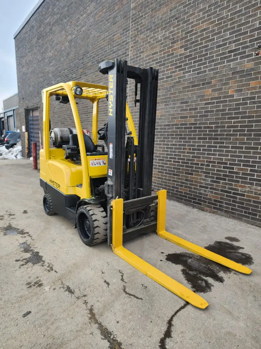Hyster LPG Forklift with 7,000 lb C...