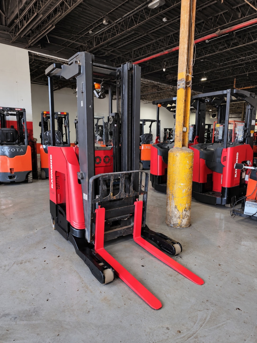 2018 Raymond 4,500lb Reach Truck - 3-Stage Mast with Side-Shifter   - 123Forklift