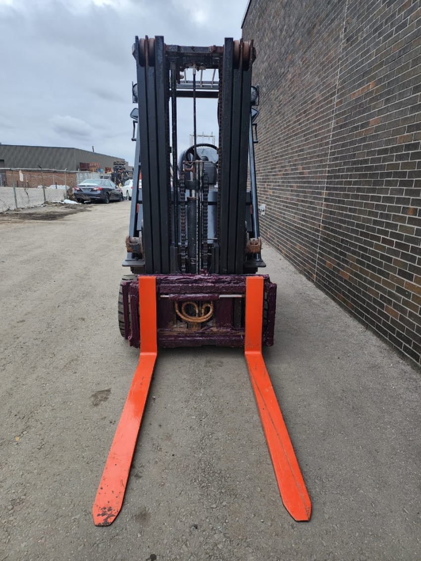 2018 Toyota 8000lbs Cap. Electric Forklift 3-stage with Side-shift – LOW HOUR - 123Forklift