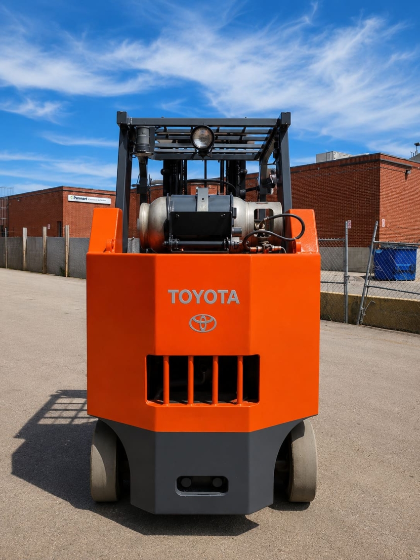 Toyota LPG Forklift with 8,000lbs Cap., 3-Stage Mast with Side-Shift - Box Car Special  - 123Forklift