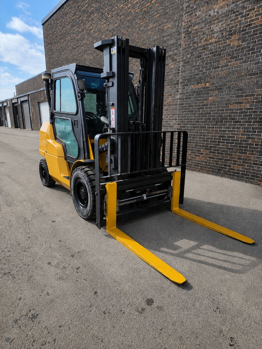 Caterpillar Diesel Forklift 10,000 lb Capacity with Side-shift and Fork-positioner