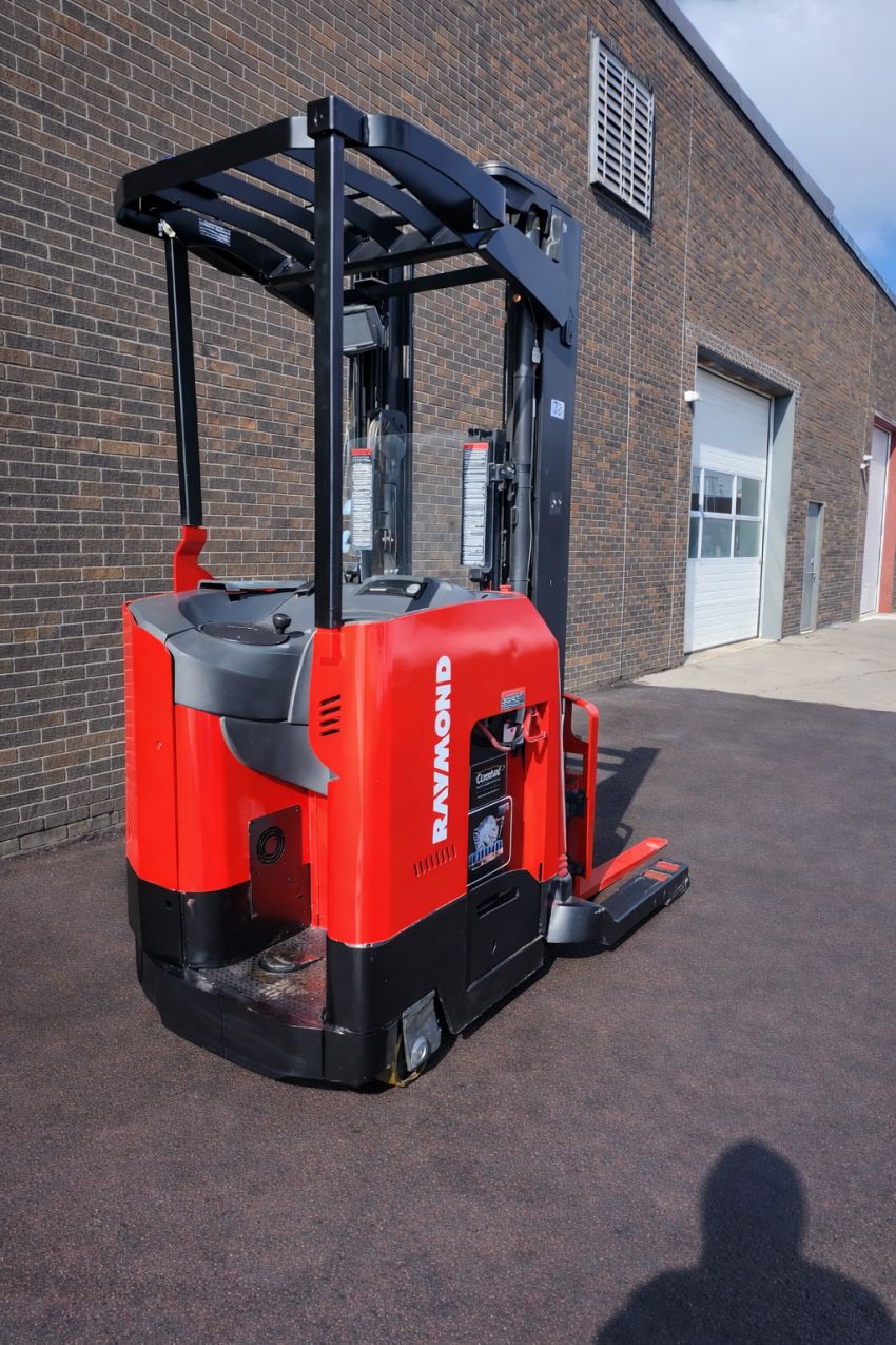 Raymond Deep Reach Forklift with 3,200 lb Capacity. - 123Forklift