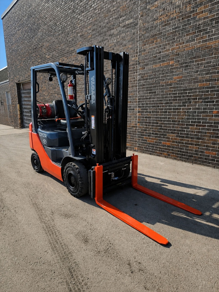 Toyota LPG Forklift, 3,000lbs Cap. with 3-stage Mast with Side-shift
