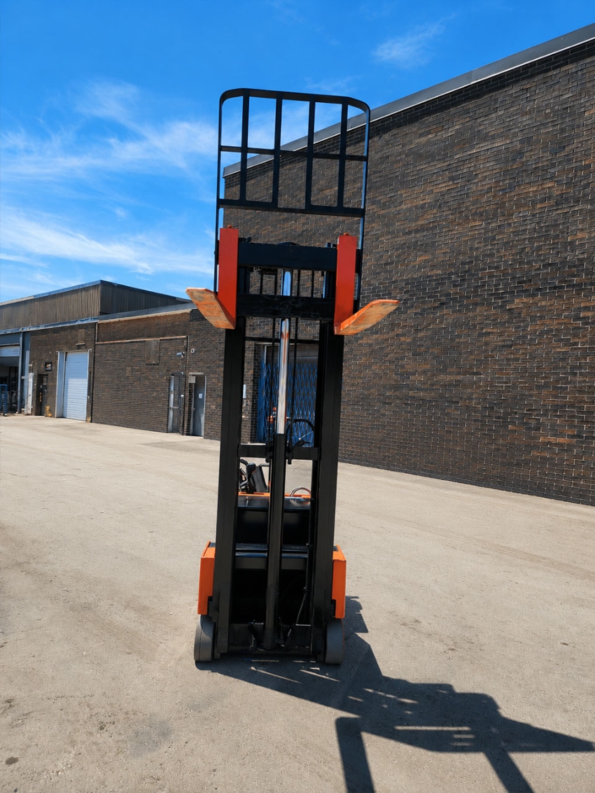 2020 Toyota  Electric Counterbalance Stacker with 2,500lb Capacity and 3-Stage Mast  - 123Forklift
